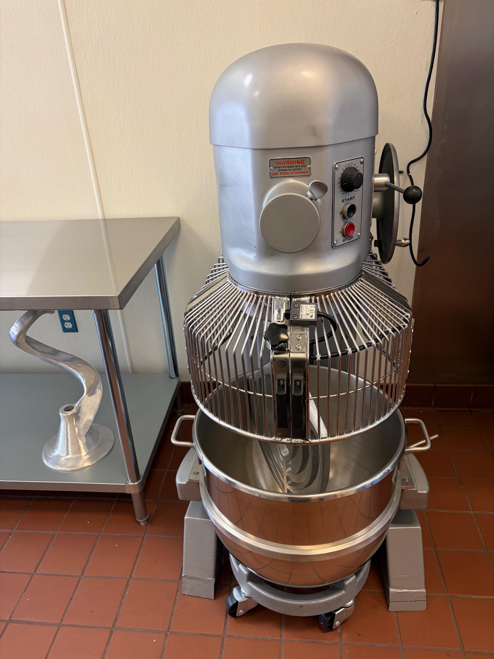bes-rebuilt-l800-with-new-bowl-guard-and-attachments.jpeg #1